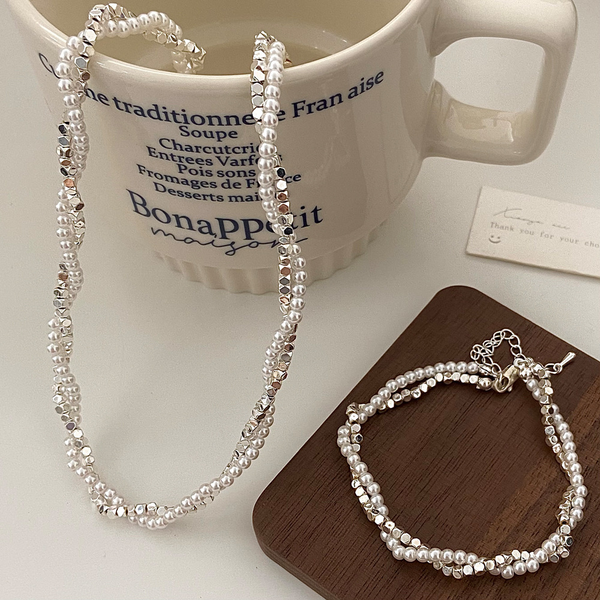 Silver Minimalist Luxury Elegance and Unique Design Sense Jewelry